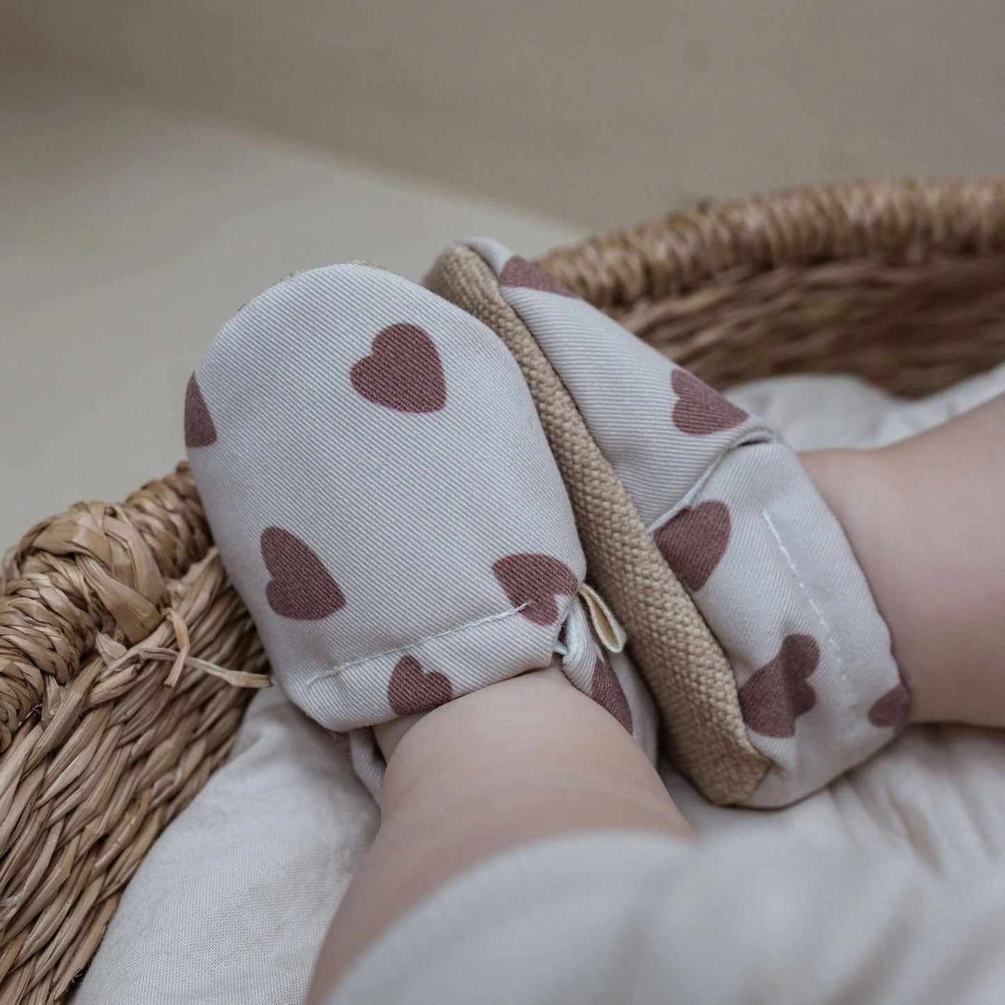 Cosy Roots Krabbelschuh Tiny Hearts ungefüttert