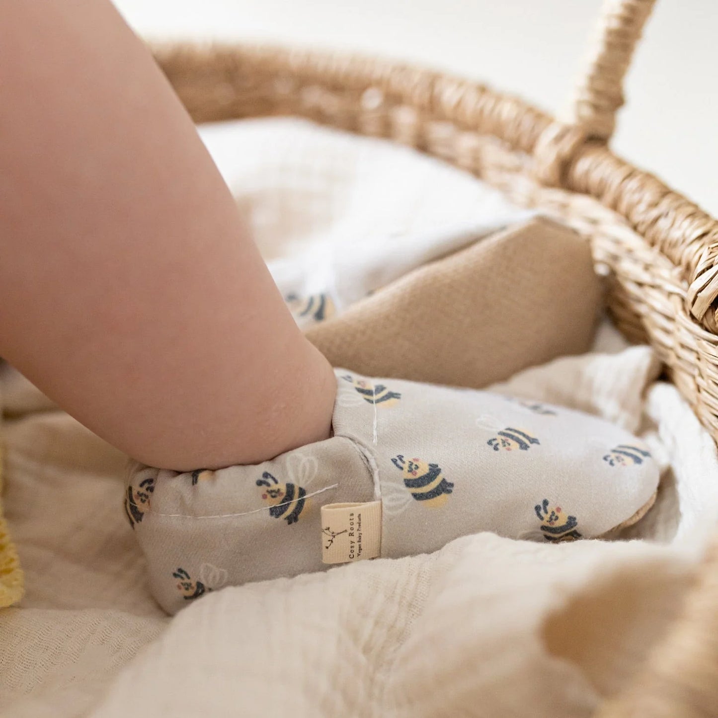 Cosy Roots Krabbelschuh Hummelheldin ungefüttert
