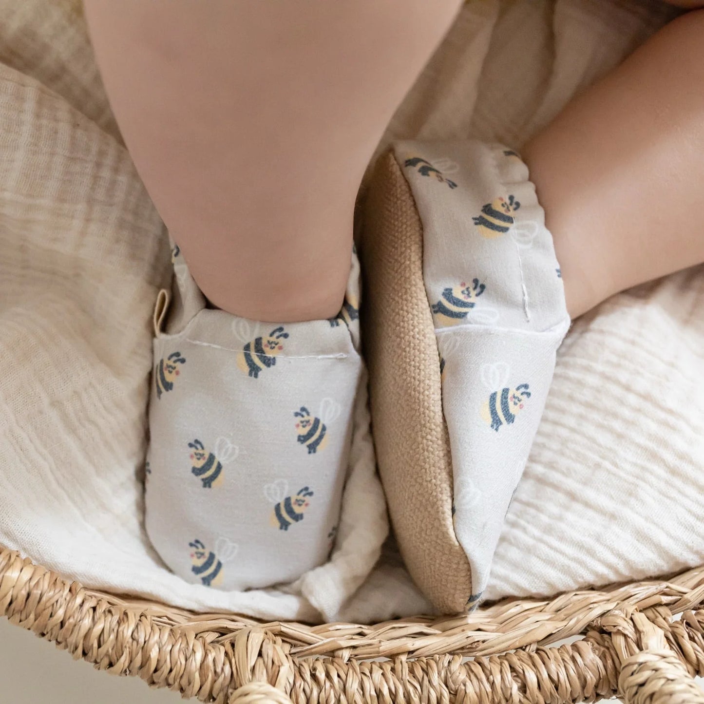 Cosy Roots Krabbelschuh Hummelheldin ungefüttert