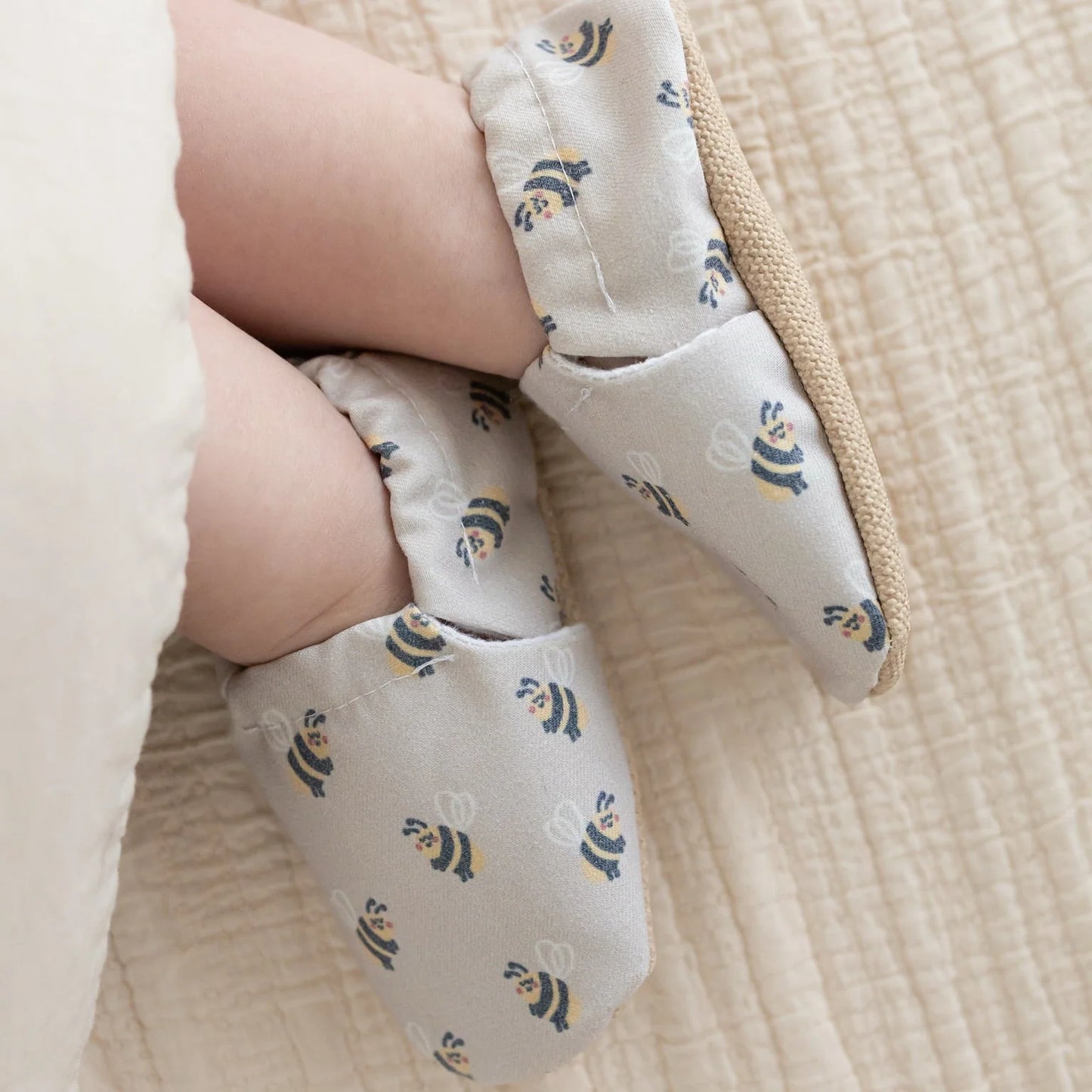 Cosy Roots Krabbelschuh Hummelheldin ungefüttert
